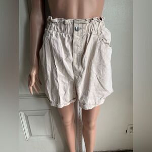 Women’s H&M high rise paper bag shorts size L
